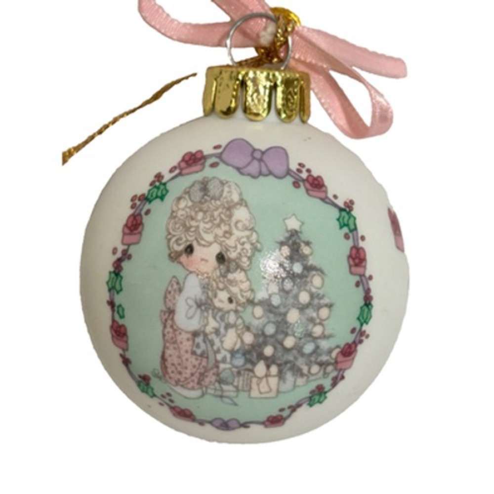 Vintage 1992 Precious Moments Christmas‎ Ornament "Love is the Best Gift of All"